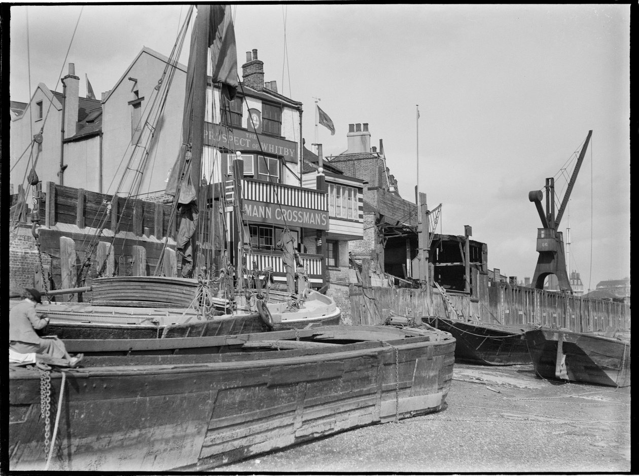 Prospettiva di Whitby, Wapping Wall, Wapping, Tower Hamlets, Greater London Authority da Charles William Prickett