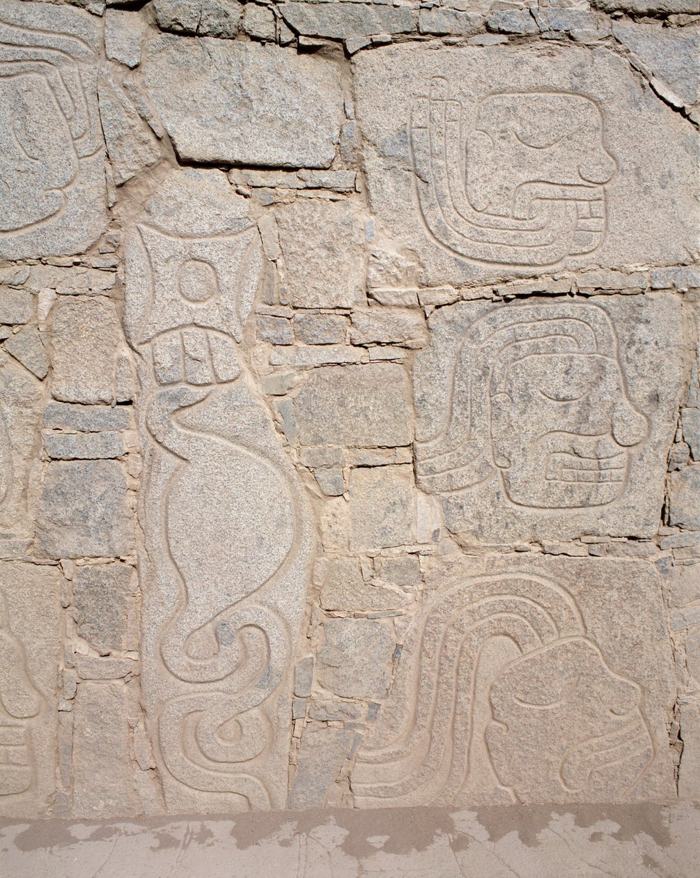 Arte precolombiana: rilievo su rovine, IX secolo a.C. (fotografia) da Chavin Chavin