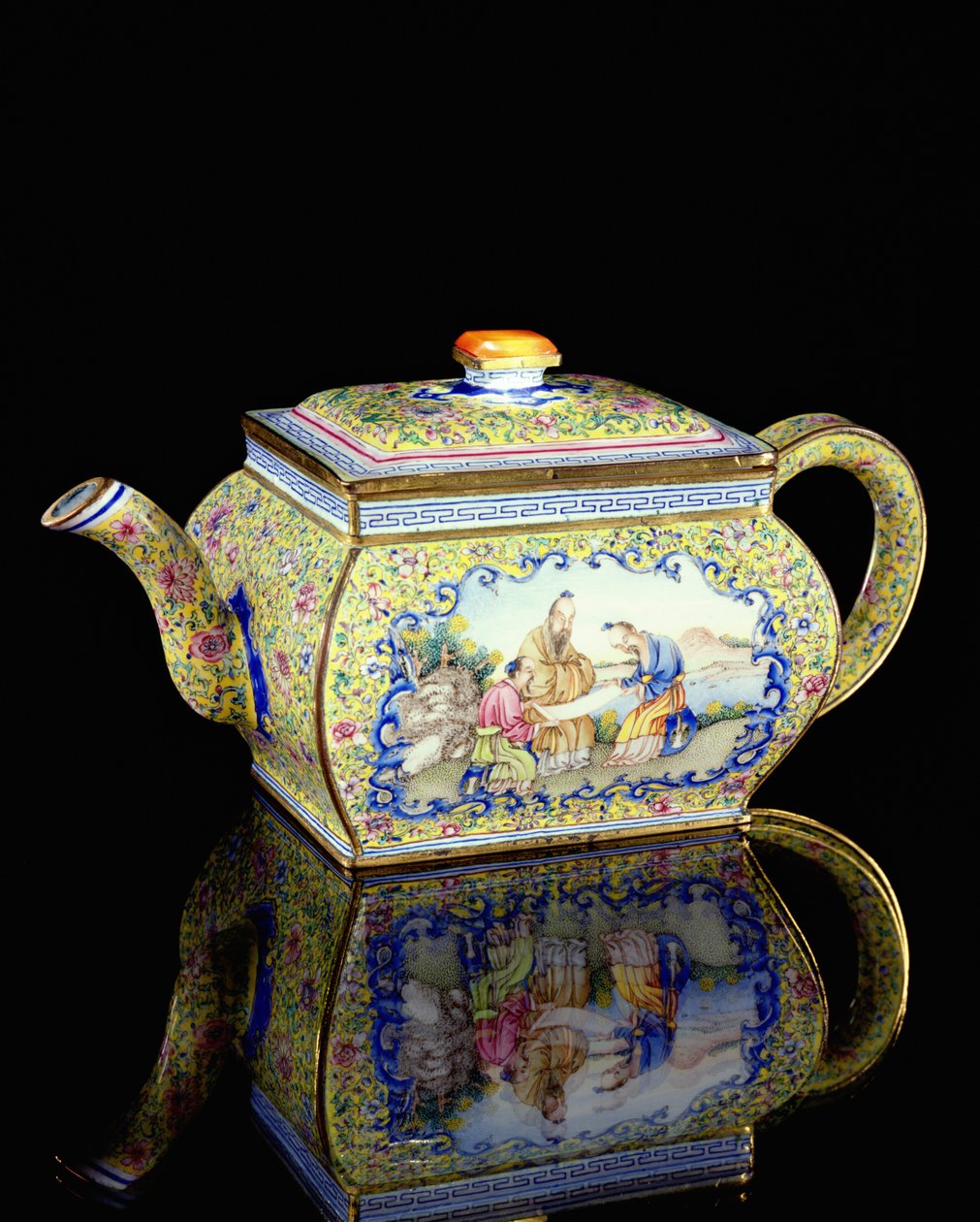 Teiera decorata con smalto, periodo Qianlong, 1736-95 da Chinese School