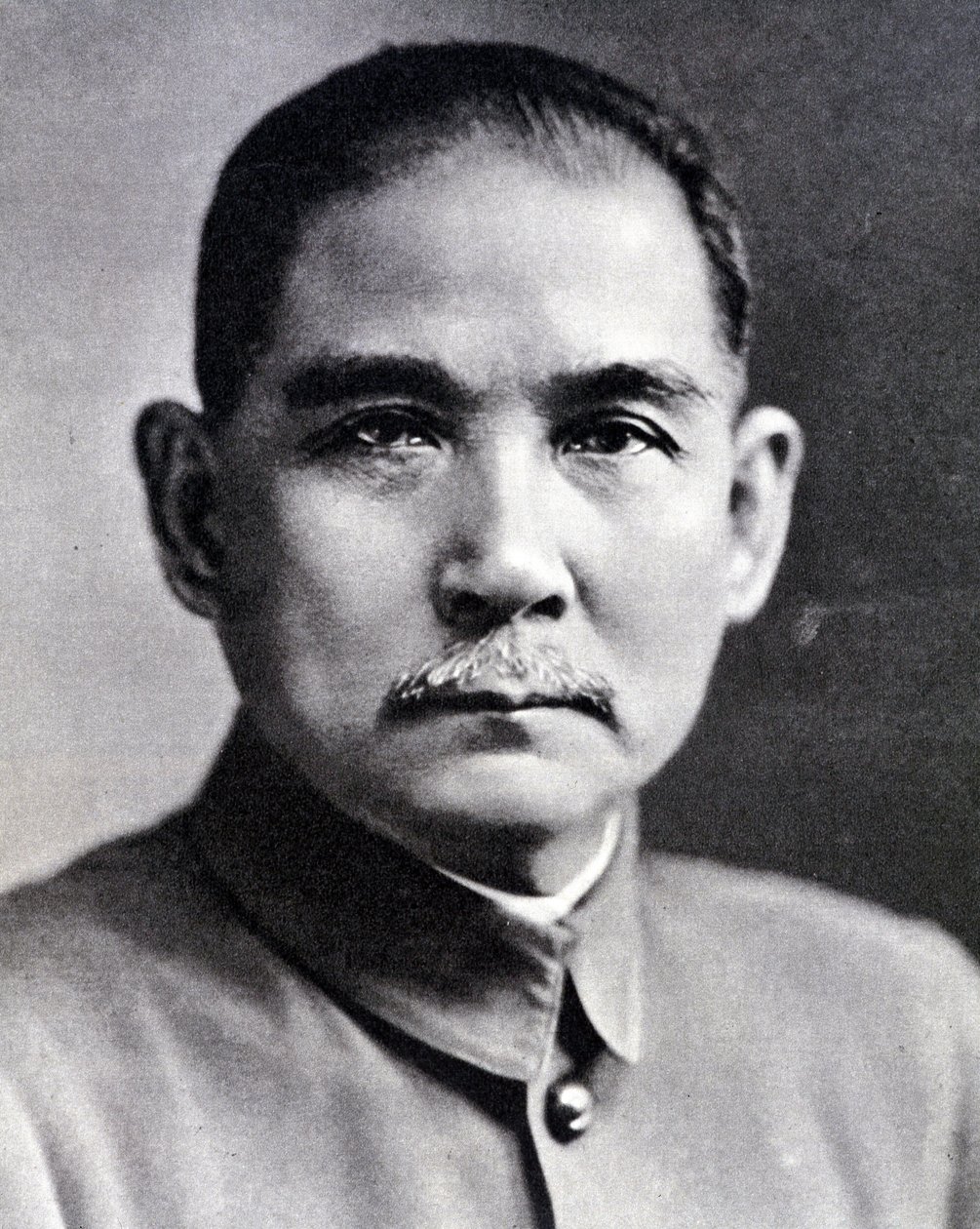 Ritratto di Sun Yat-sen (1866-1925), rivoluzionario e statista cinese da Chinese Photographer