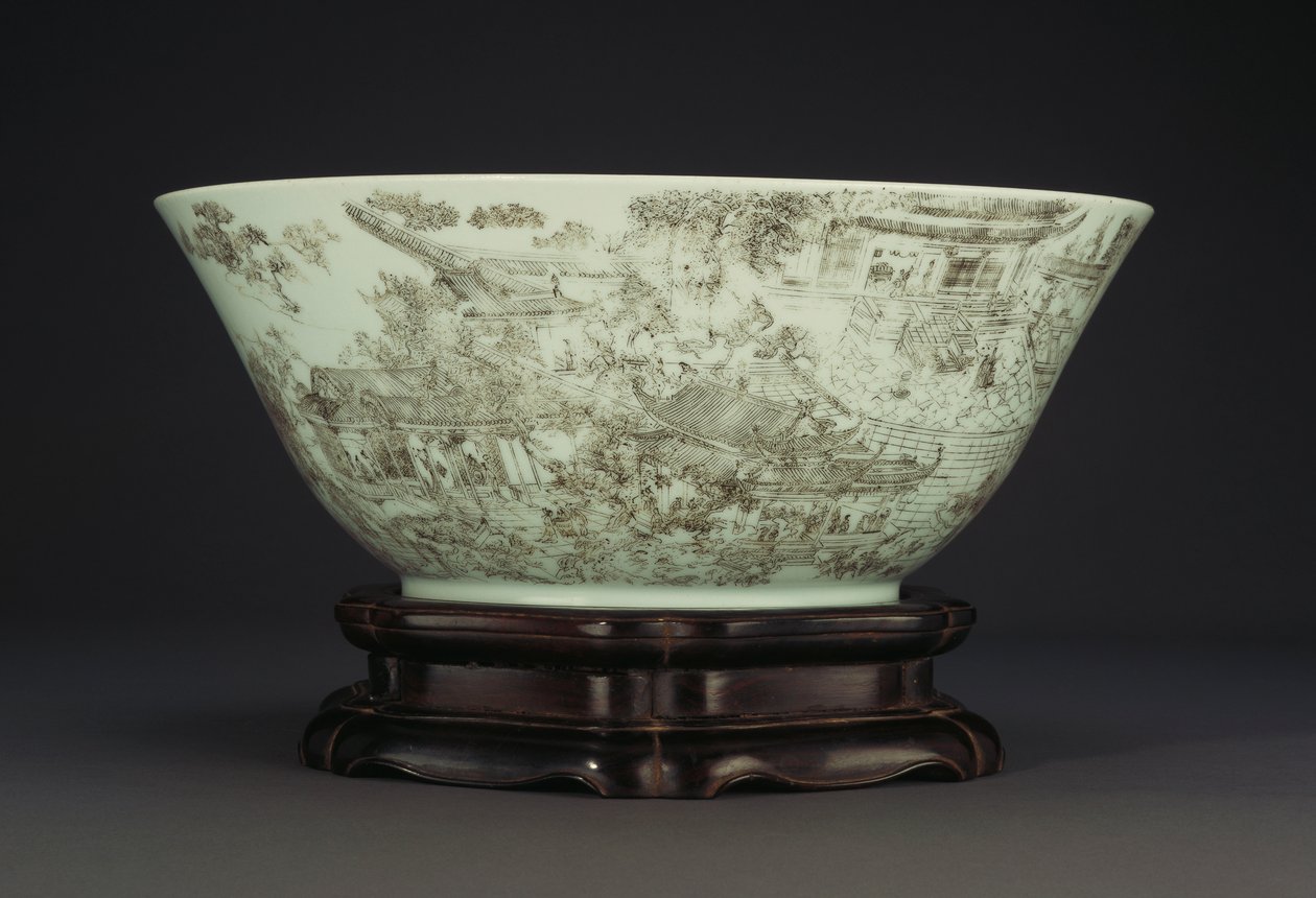 Una grande ciotola in porcellana incisa che raffigura una scena continua di donne nei giardini del palazzo, 1796-1820 da Chinese School