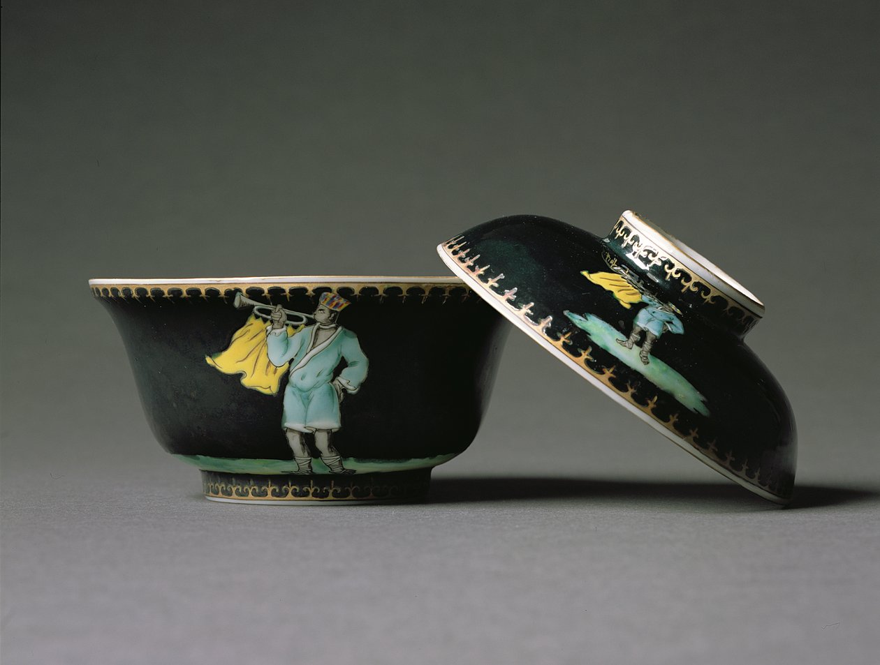 Zuccheriera con coperchio, Periodo Qianlong (1736-95) c.1740 da Chinese School