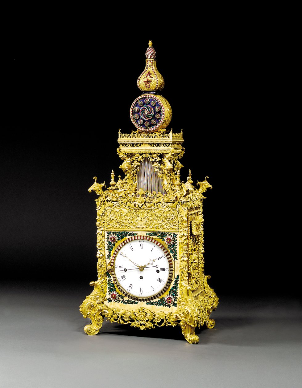 Un raro orologio musicale con automa in ormolu, probabilmente Guangzhou, c.1790 da Chinese School