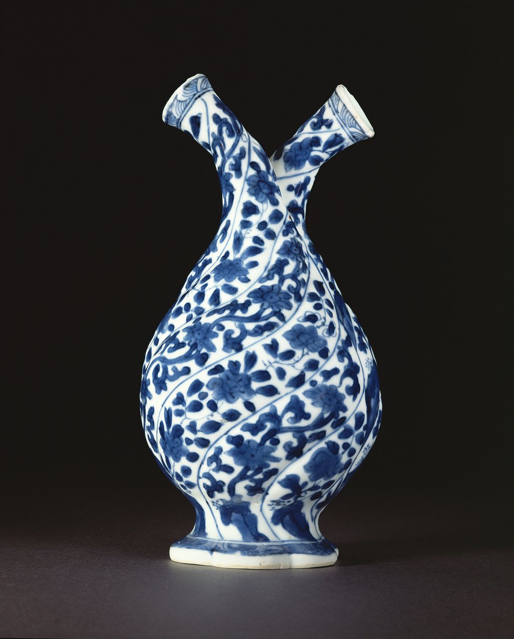 Bottiglia doppia blu e bianca in forma di vetro europeo, periodo Kangxi (1662-1722) da Chinese School