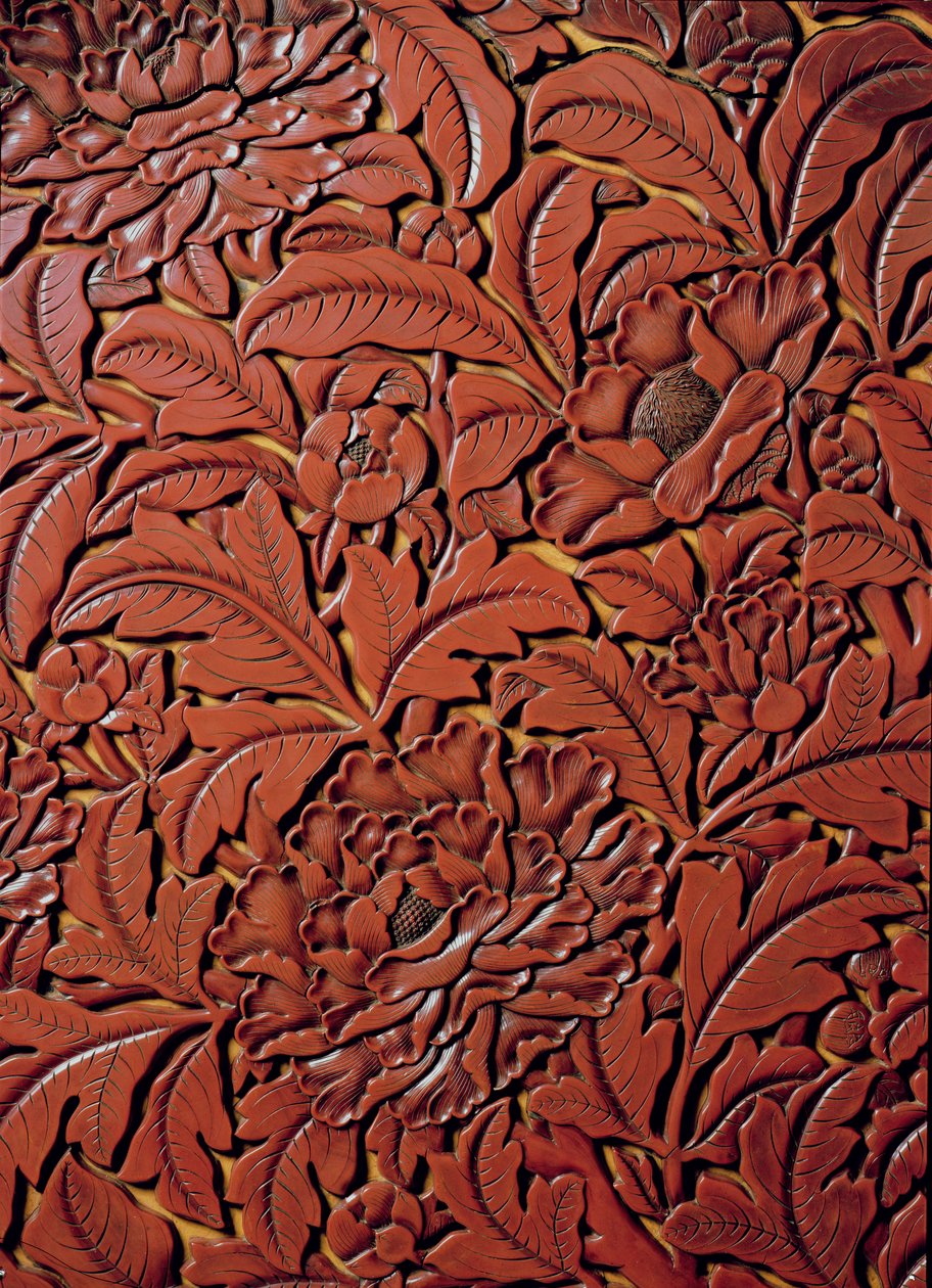 Dettaglio di un piatto intagliato con il marchio di Xuande (1426-36) alla base, cinese da Chinese School