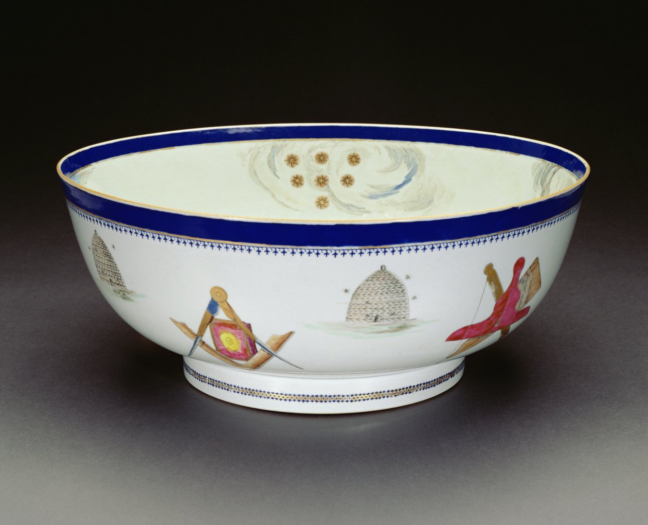 Ciotola massonica da esportazione Famille Rose, periodo Qianlong, 1736-95 da Chinese School
