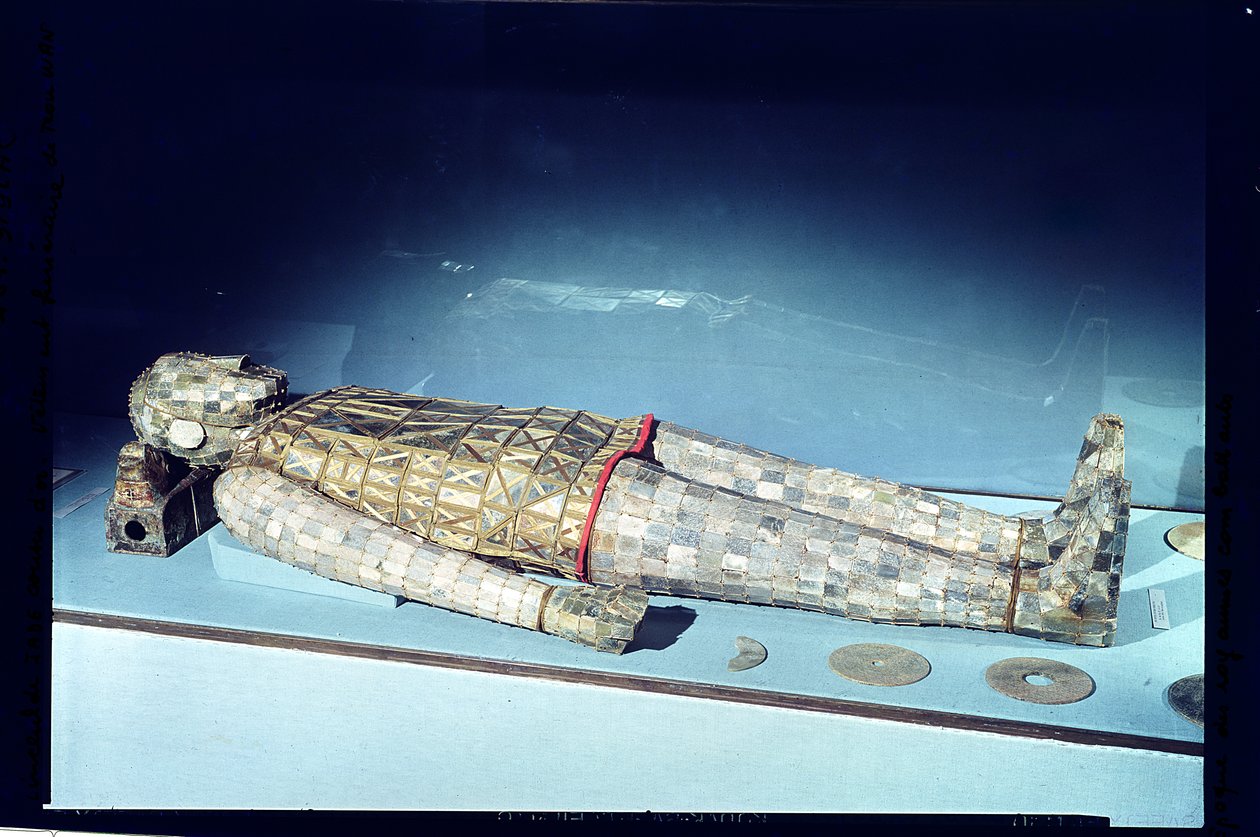 Abito funerario in giada, dalla tomba della Principessa Tou Wan, moglie di Liu Sheng (m.113 a.C.) da Lingshang, Man-ch