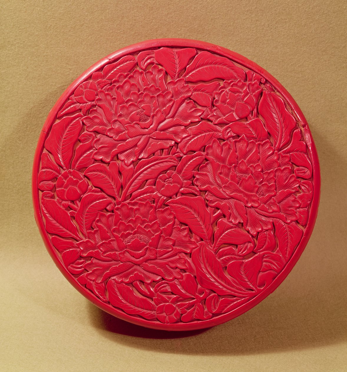 Scatola di lacca rossa decorata con peonie, c.1426-35 (lacca su legno) da Chinese School
