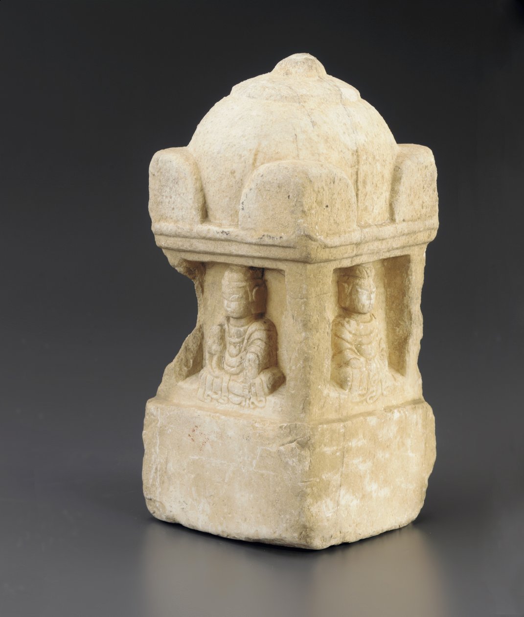 Piccola stupa, tetto a cupola e figure buddiste che occupano nicchie su tutti e 4 i lati, piedistallo quadrato, Periodo di Divisione, 557-581 da Chinese School