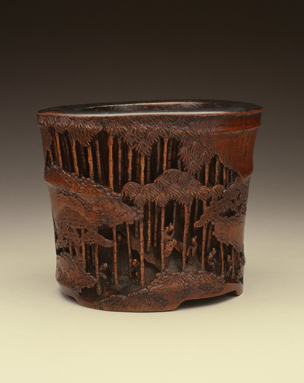 Grande vaso per pennelli con i Sette Saggi del Bosco di Bambù nelle loro attività letterarie, periodo Kang-hsi (1662-1722), dinastia Ching da Chinese School Chinese School