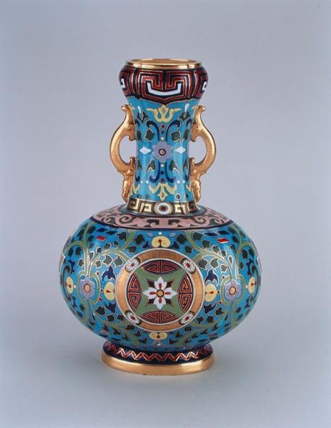 Vaso fittizio decorato in imitazione del cloisonné, Minton & Co (c.1870) da Christopher Dresser