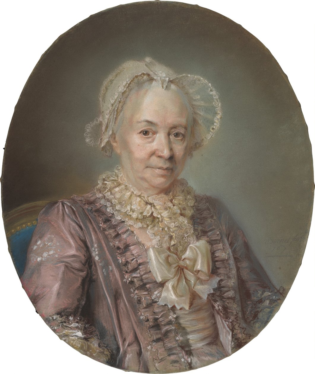 Una signora anziana in un vestito di seta malva da Claude Bornet