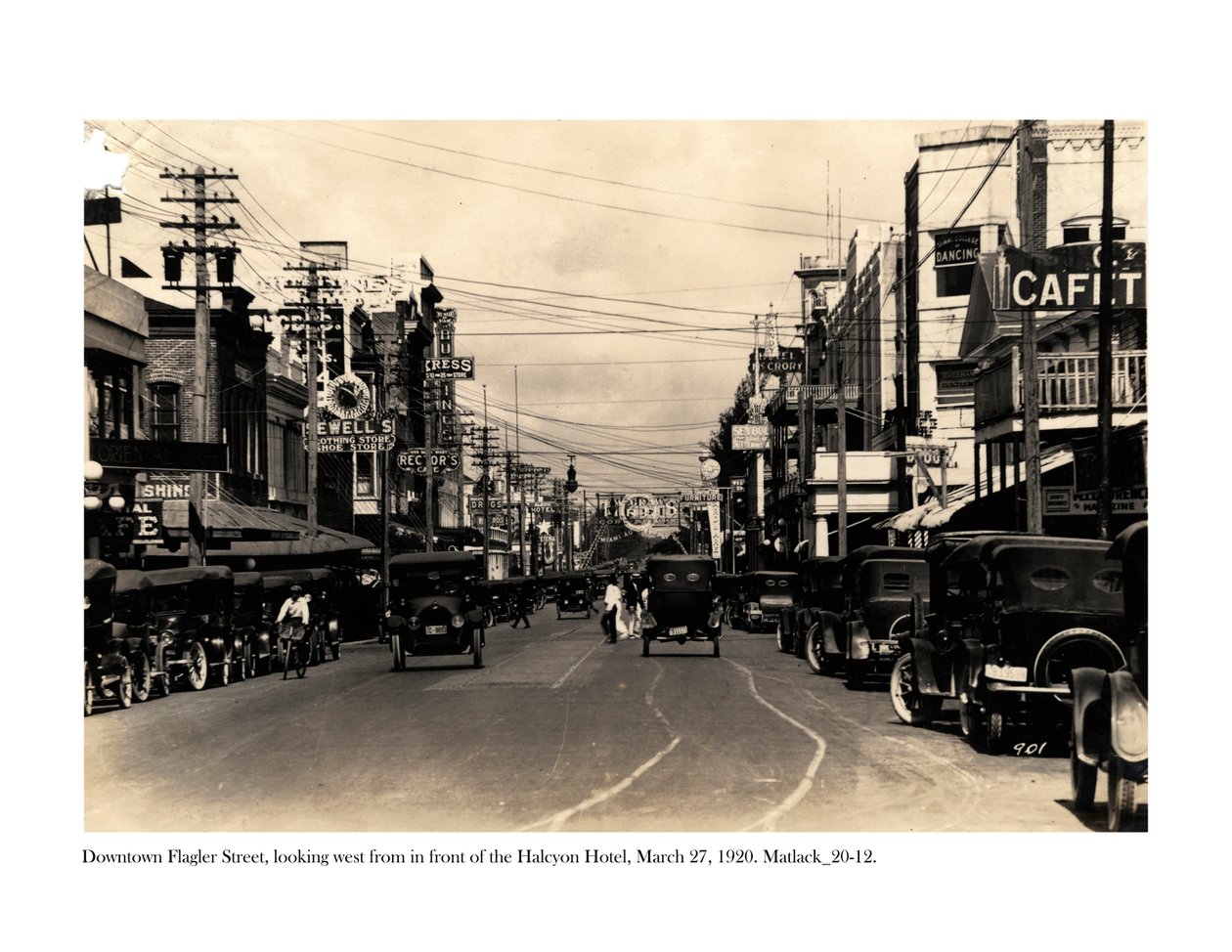 Flagler Street, vista verso ovest di fronte all