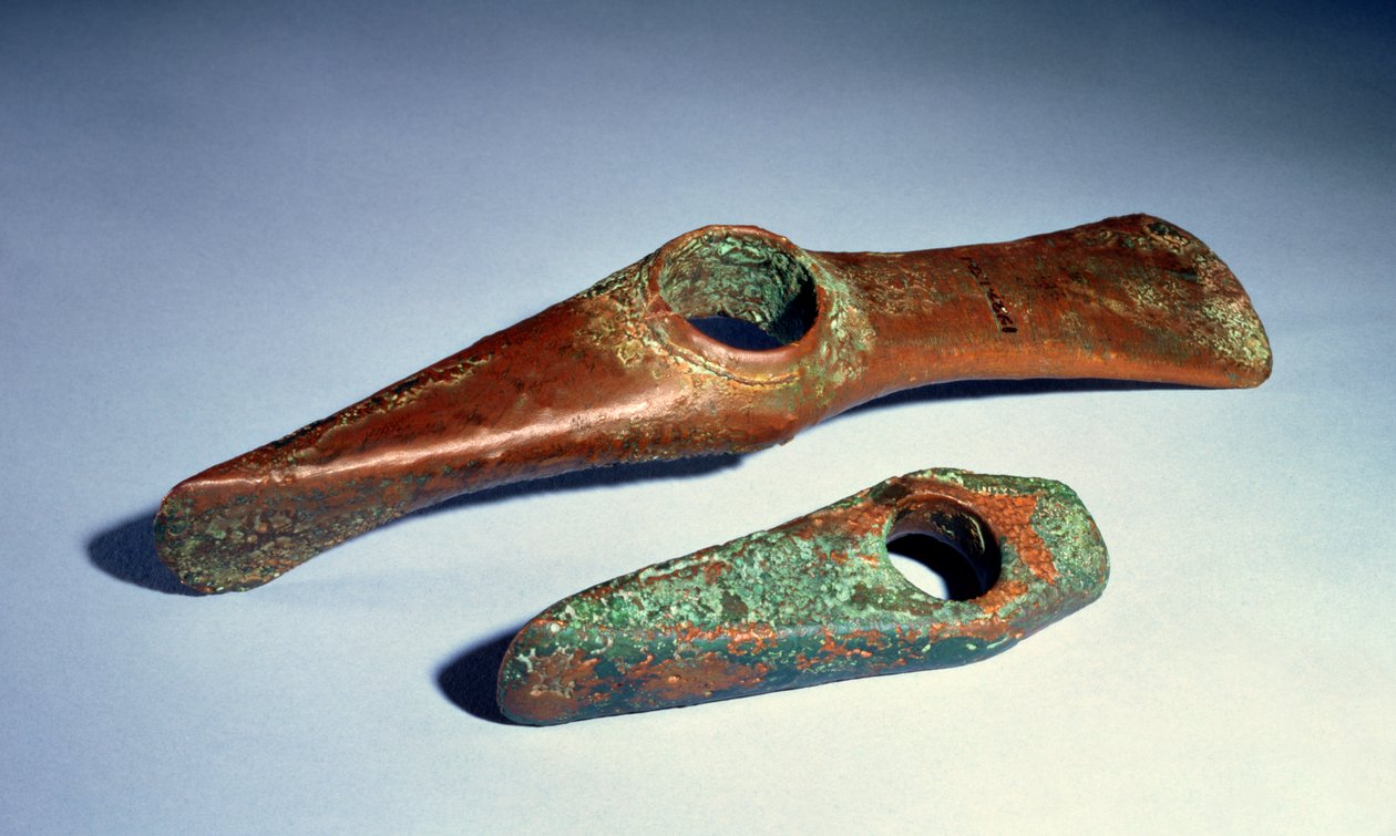 Ascia adze da Belgrado; ascia martello dalla Cecoslovacchia, Età del Rame da Copper Age