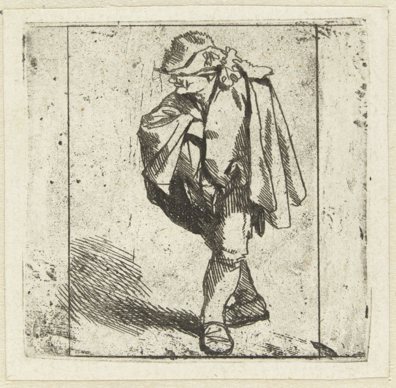 Uomo in piedi con la mano destra sul petto infilata nel mantello da Cornelis Pietersz. Bega