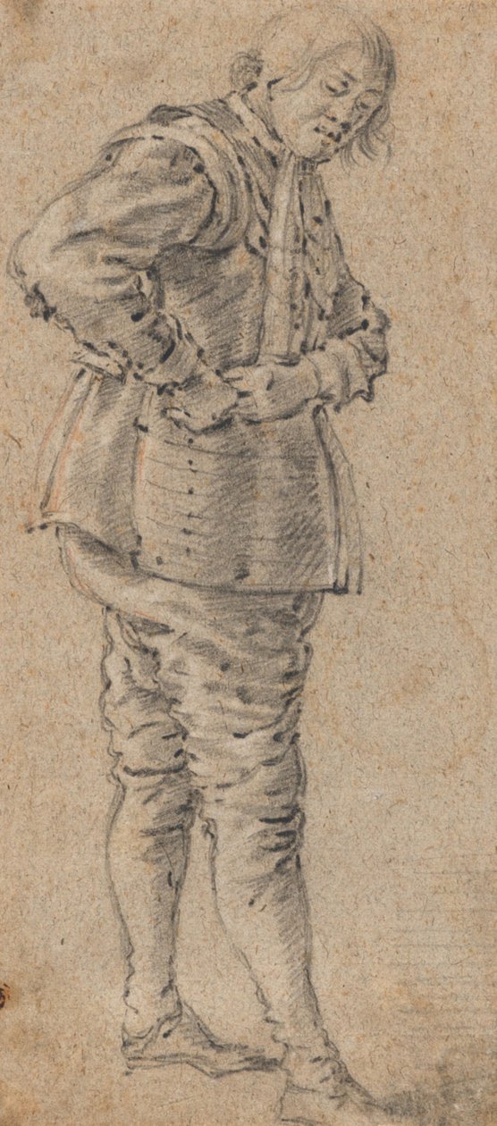 Un uomo in piedi che indossa un