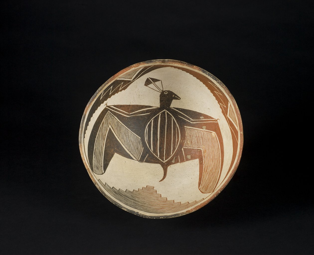 Ciotola con motivi dipinti, 1060-1110 circa (ceramica con pigmento) da Culture Mimbres