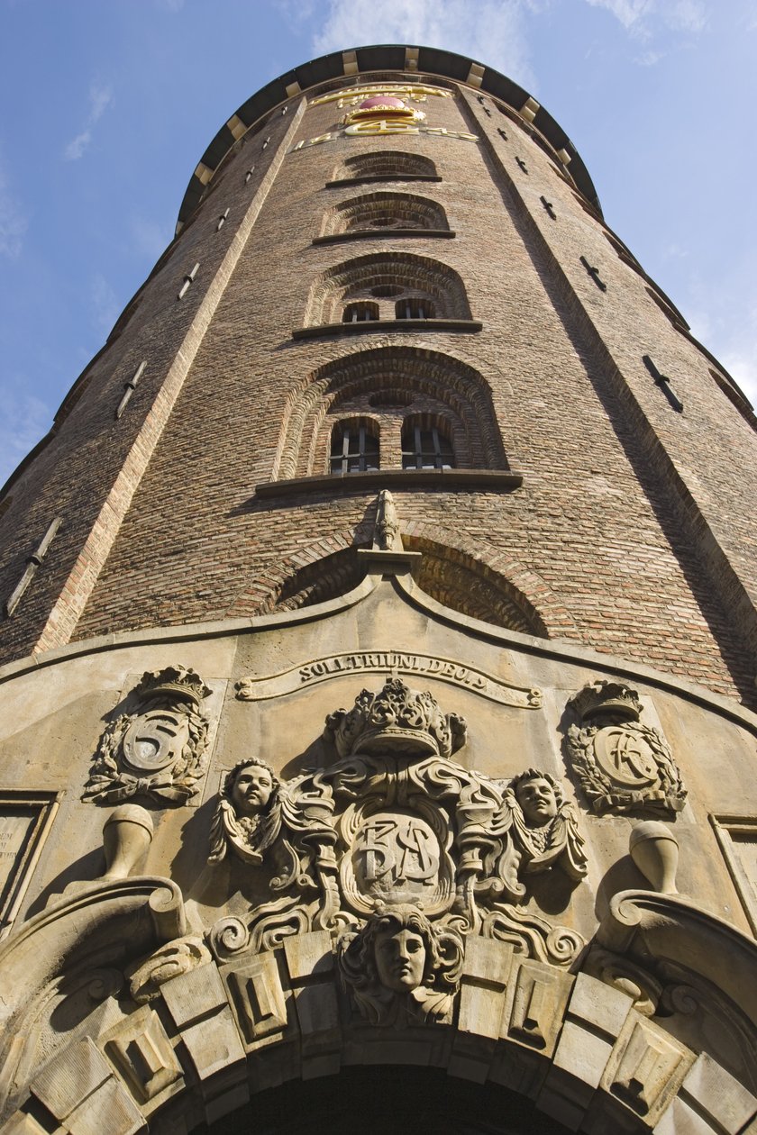 Vista esterna della torre, completata nel 1643 da Danish School