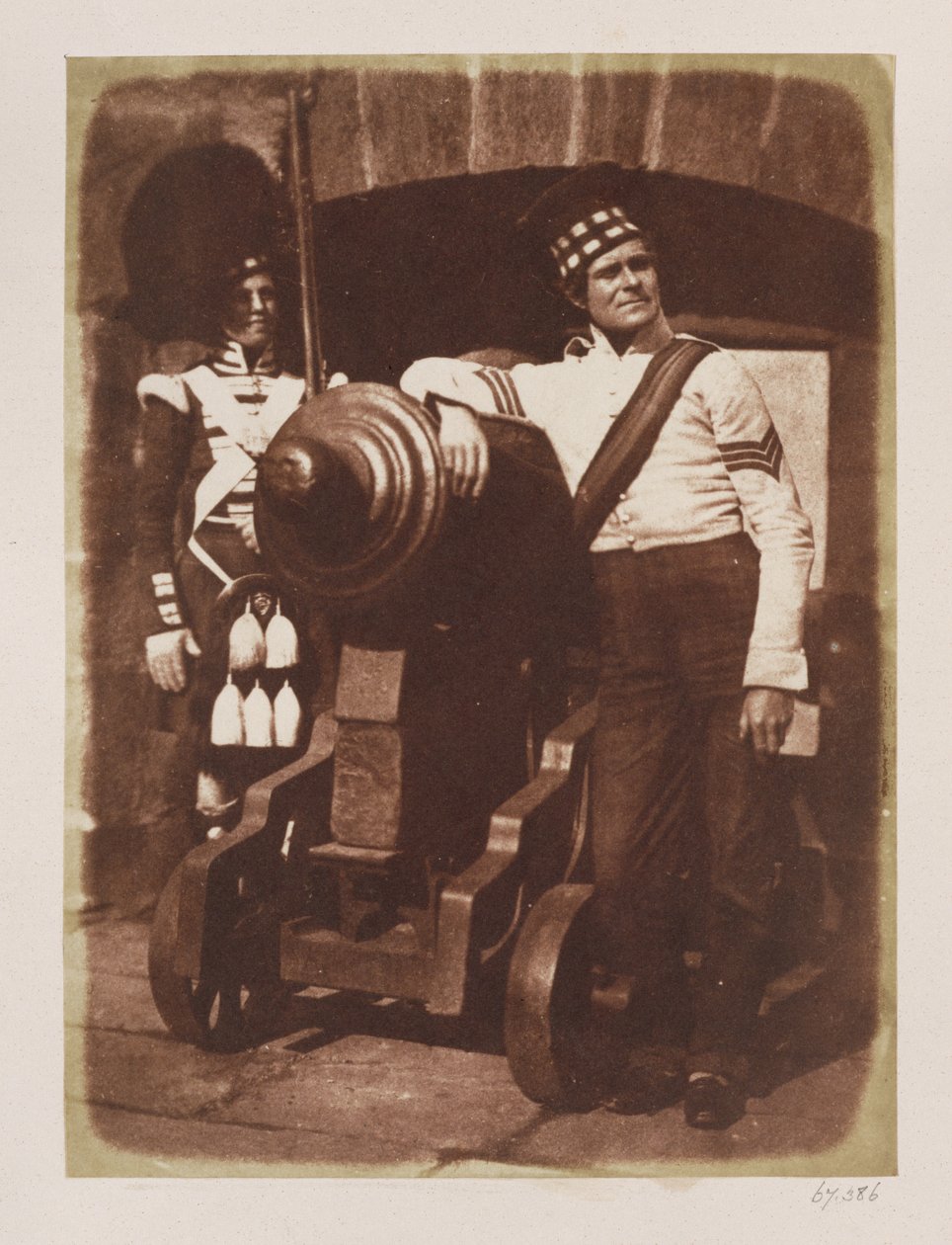 Artigliere e Highlander, Castello di Edimburgo da David Octavius Hill