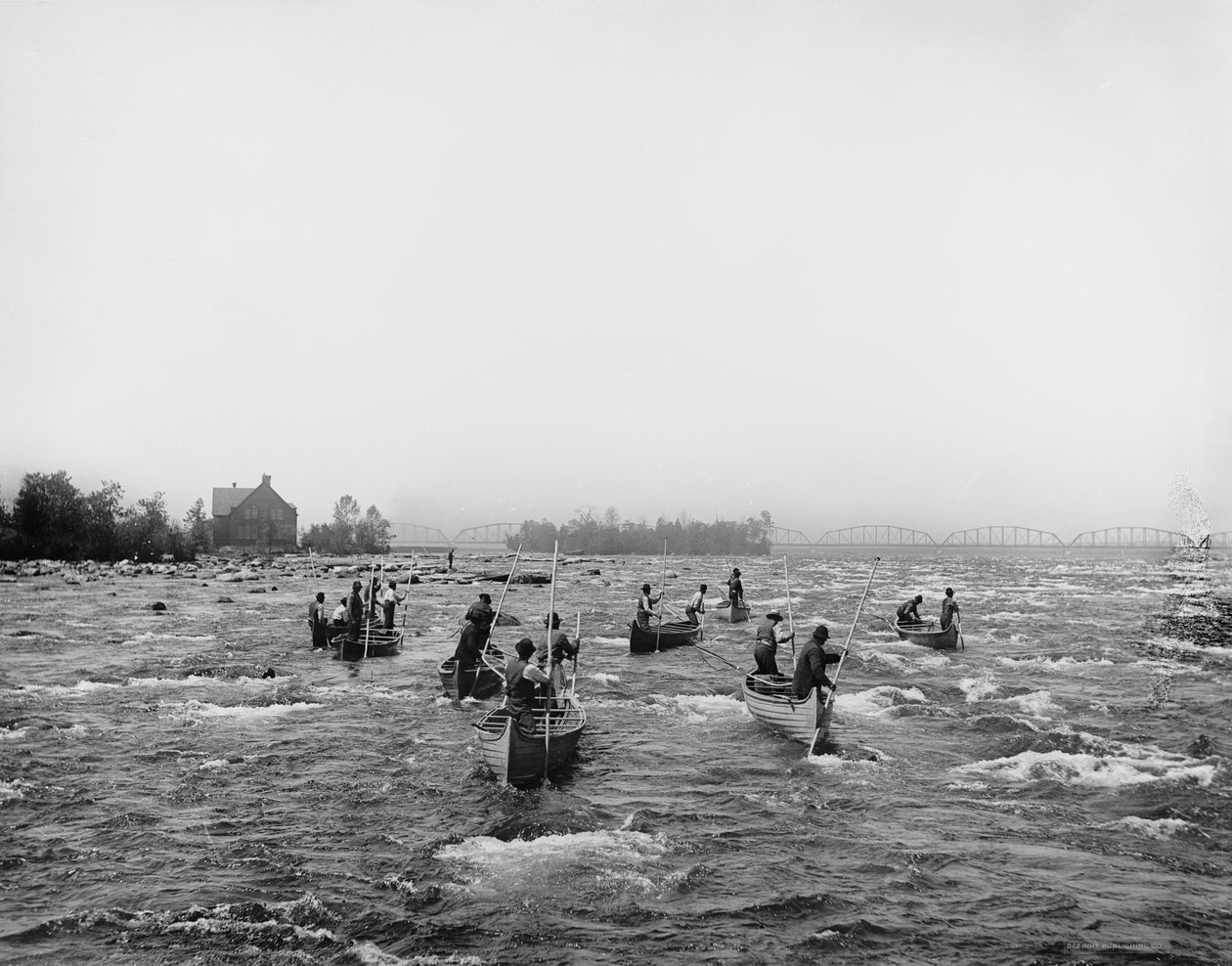 Indiani che pescano nelle rapide, Sault Ste. Marie, Michigan da Detroit Publishing Co.