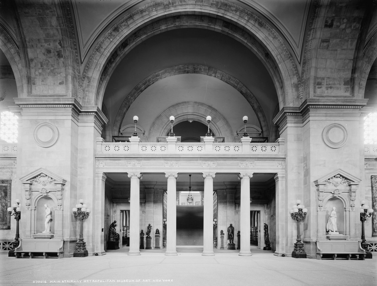 Scala principale, Metropolitan Museum of Art, New York, c.1902-10 da Detroit Publishing Co.