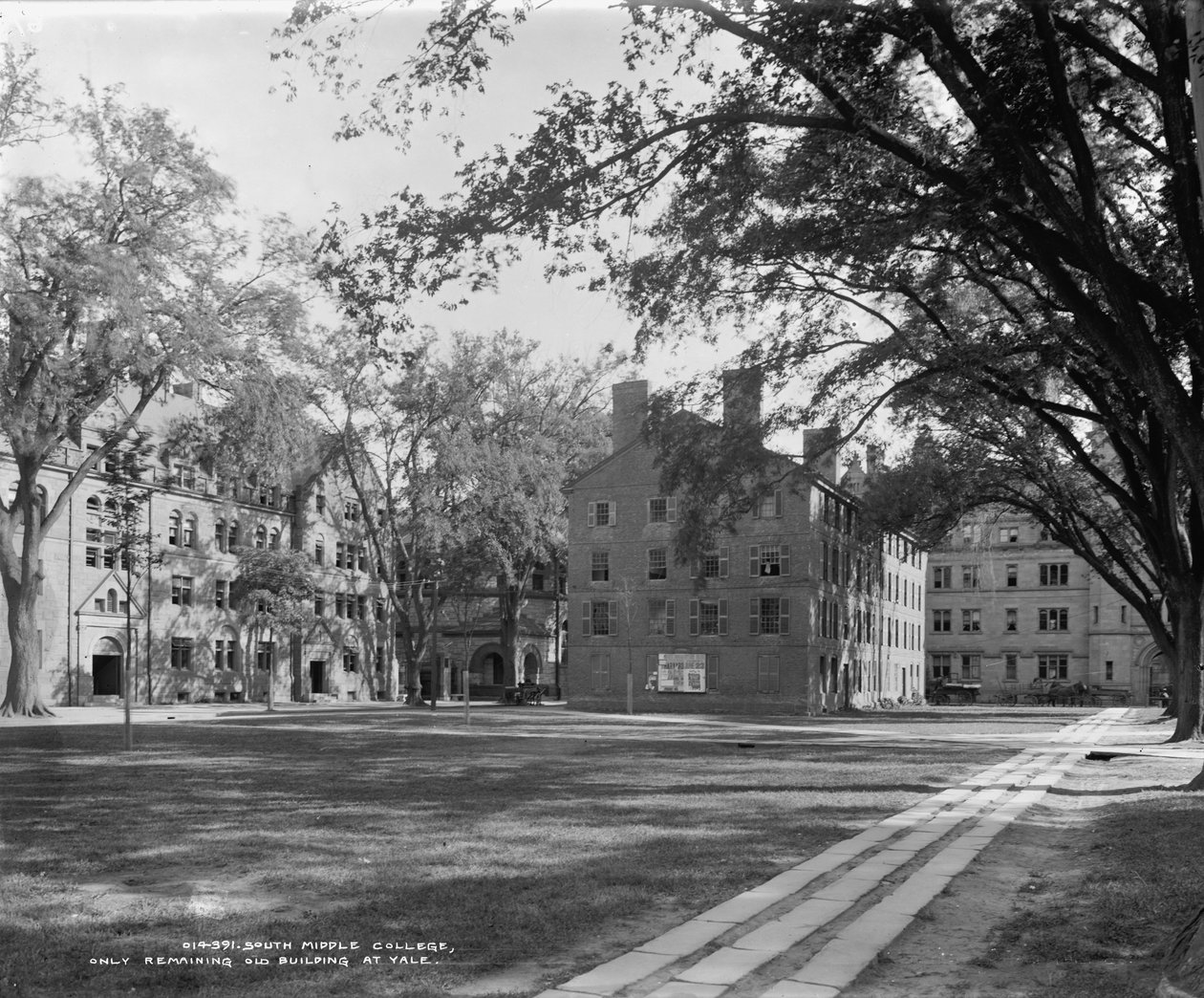 South Middle College, unico edificio antico rimasto a Yale, c.1900-06 da Detroit Publishing Co.
