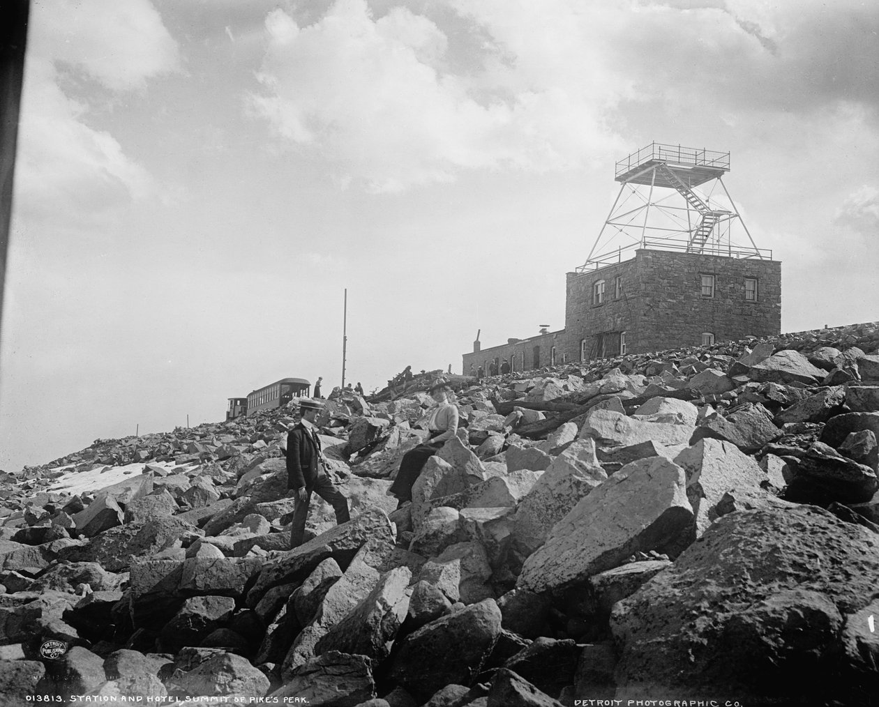 Stazione e hotel, cima del Pike
