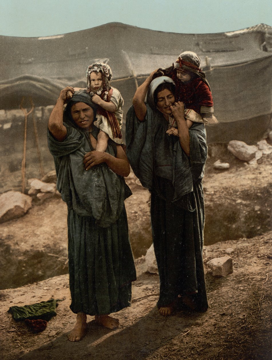 Beduini e Bambini fuori dalla Tenda, Terra Santa da Detroit Photographic Co.