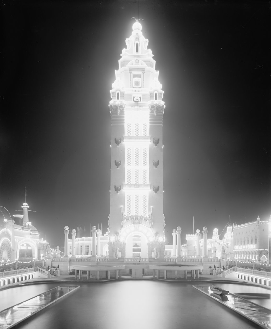 Dreamland di notte, Coney Island, New York City, c.1905 (foto b/n) da Detroit Publishing Co.