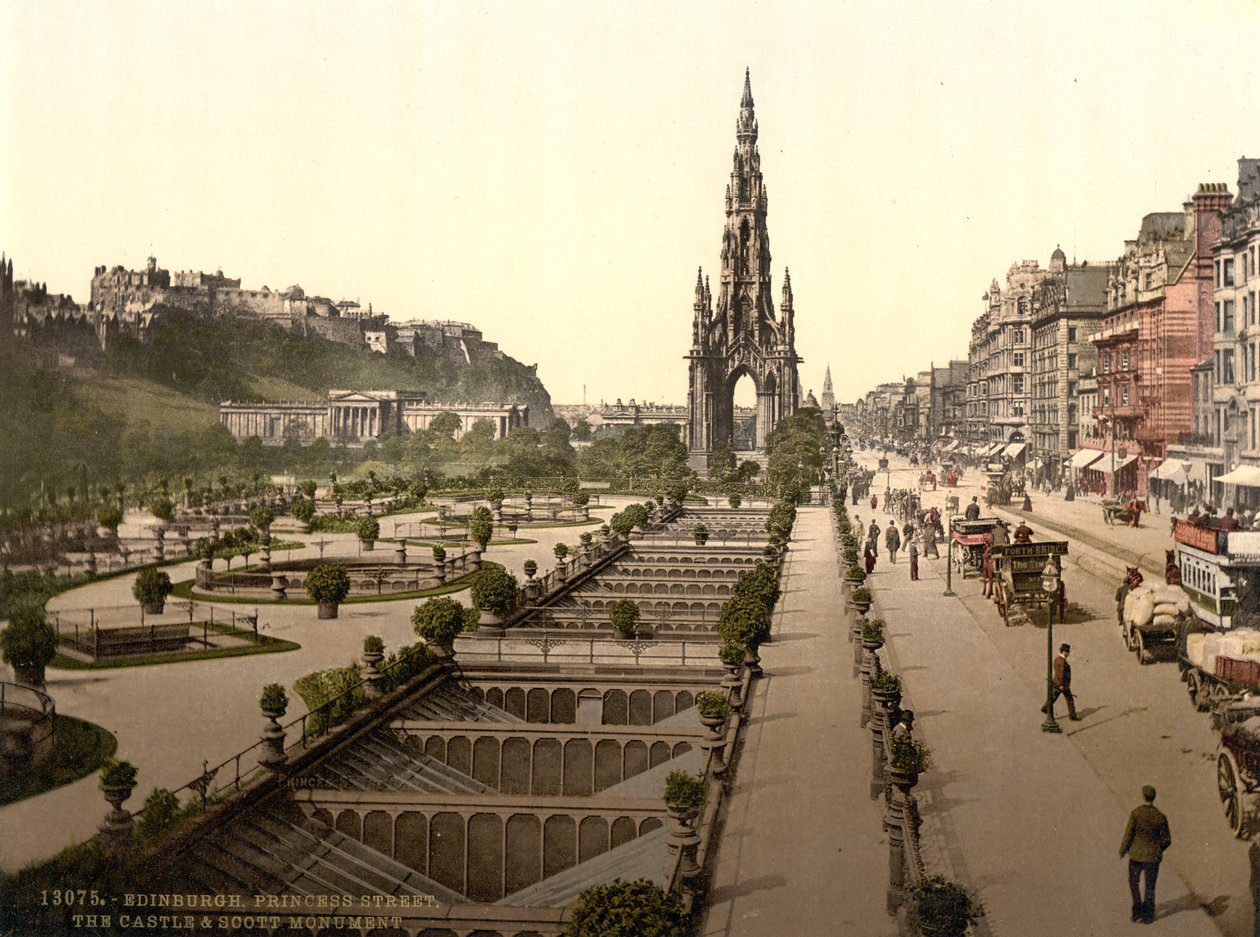 Princes Street, il castello e il Monumento a Scott, Edimburgo da Detroit Publishing Co.