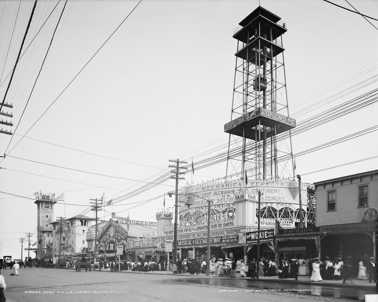 Surf Avenue, Coney Island, c.1904 (foto b/n) da Detroit Publishing Co.