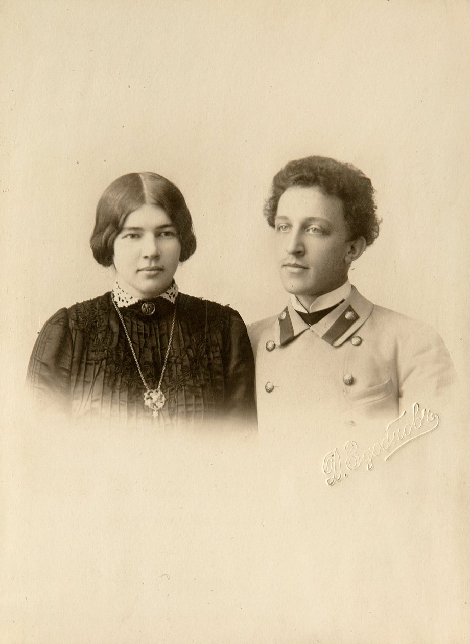 Ritratto del poeta Alexander Aleksandrovich Blok (1880-1921) con sua moglie. Fotografia in gelatina d