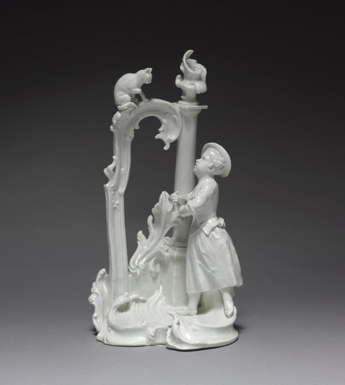 Figura di una ragazza con gatto, realizzata dalla Fabbrica di Porcellane di Nymphenburg, c.1770 da Dominicus (attr. to) Auliczek