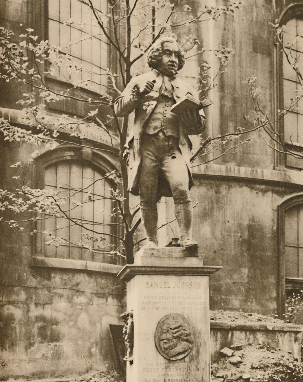 Dr. Johnson sul suo piedistallo, da cui può vedere Fleet Street, c1935 da Donald McLeish