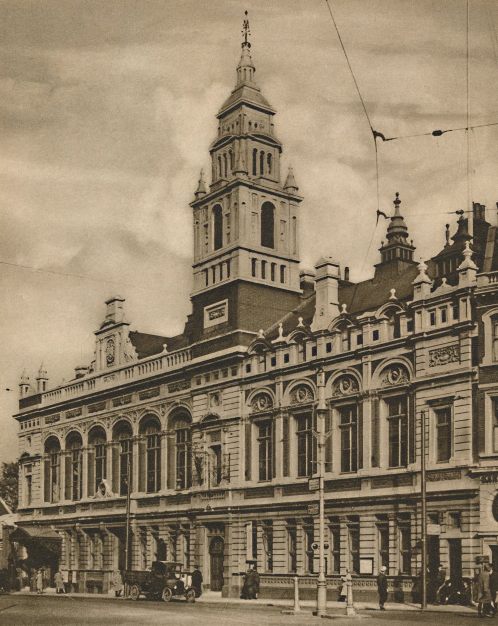 Municipio di Hammersmith da Hammersmith Broadway, c1935 da Donald McLeish