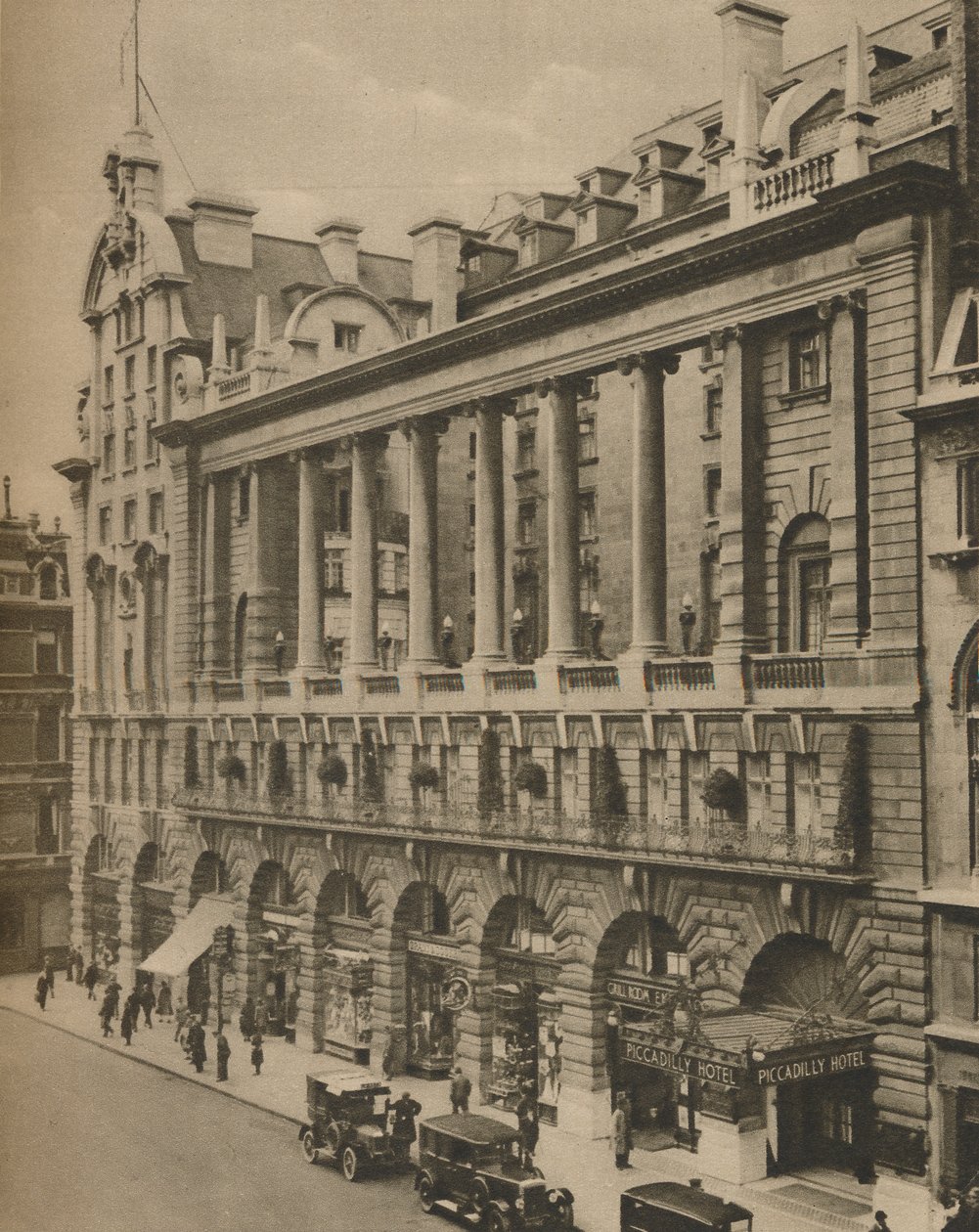 Facciata sud del Piccadilly Hotel, eretto nel 1908, c1935 da Donald McLeish