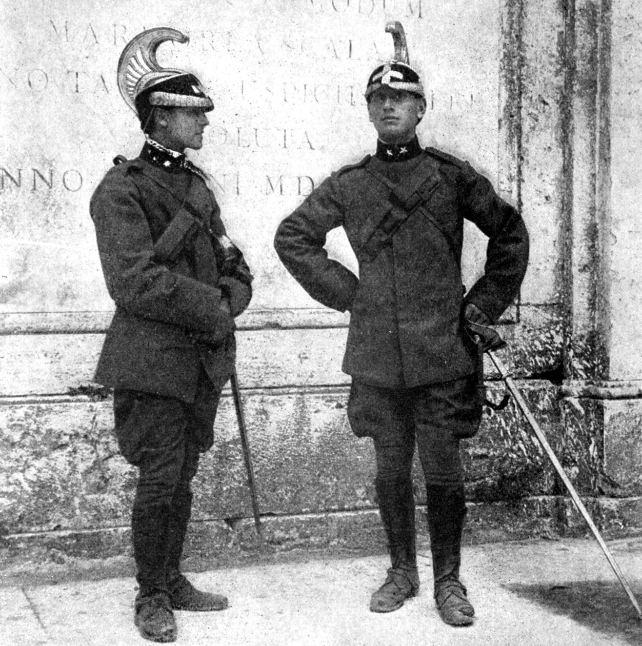 Due dragoni italiani, 1922 da Donald McLeish