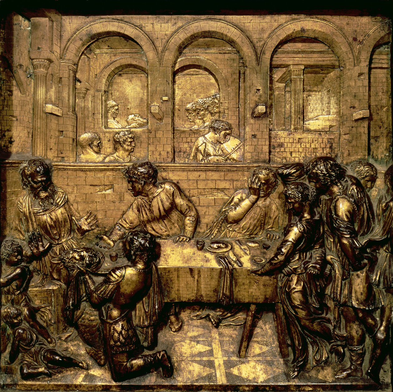 Il banchetto di Erode, da una serie di rilievi che illustrano la vita di Giovanni Battista sul fonte battesimale esagonale nel Battistero, 1417-30 da Donatello