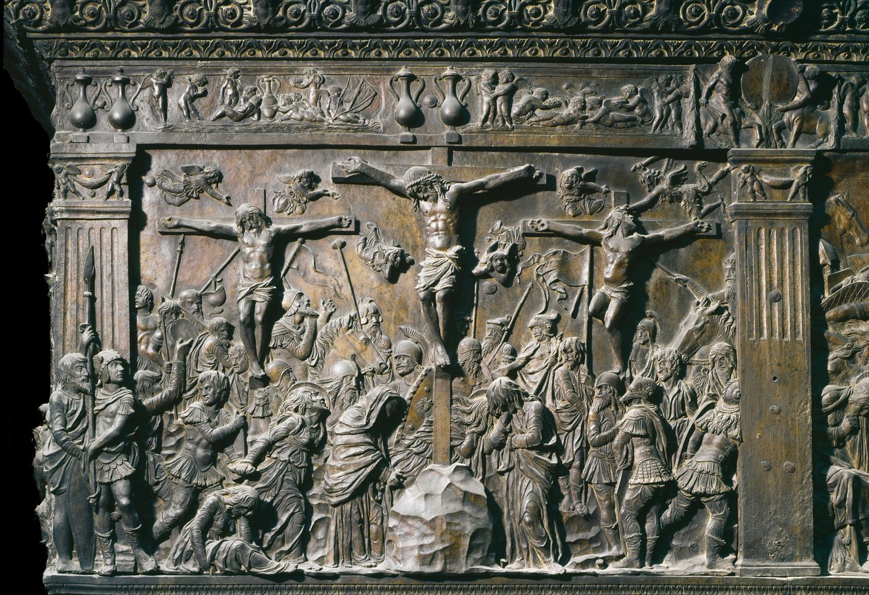 Rappresentazione del buon ladrone (Dismas) e del cattivo ladrone (Gesmas), crocifissi con Gesù Cristo. Bassorilievo del pulpito sinistro, c. 1460 da Donatello