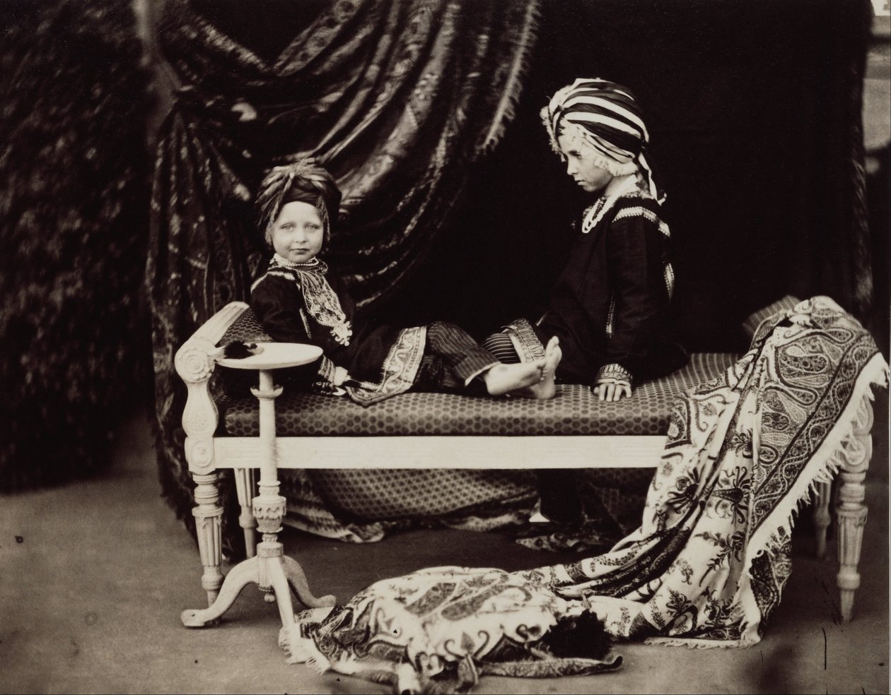 Principe Arturo e Principe Alfredo in costume di principi Sikh, Osborne da Dr Ernst Becker