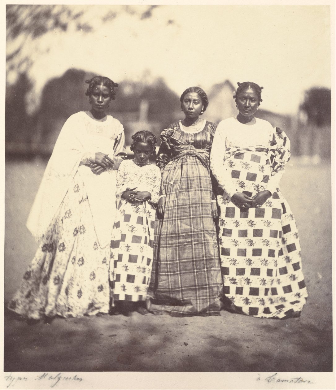 Donne del Madagascar da Désiré Charnay