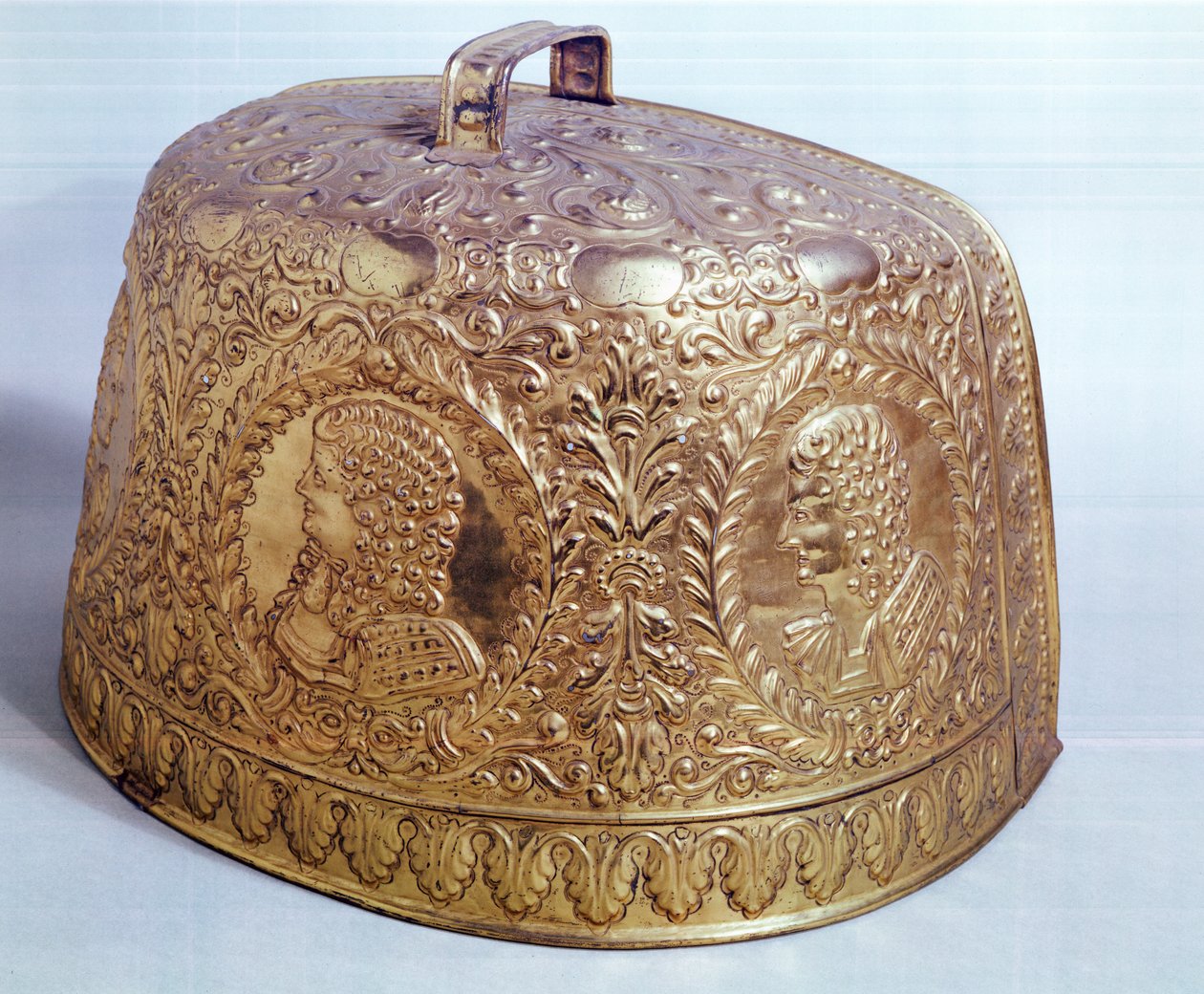 Coprifuoco, c.1685 (ottone decorato) da Dutch School