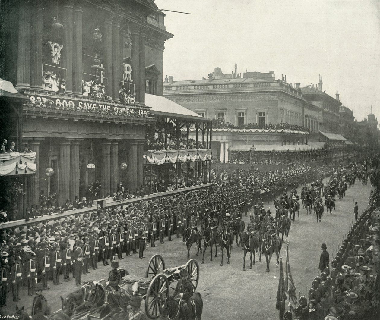La processione reale: Aides-De-Camp che passano il United Service Club, c1897 da E. and S. Woodbury