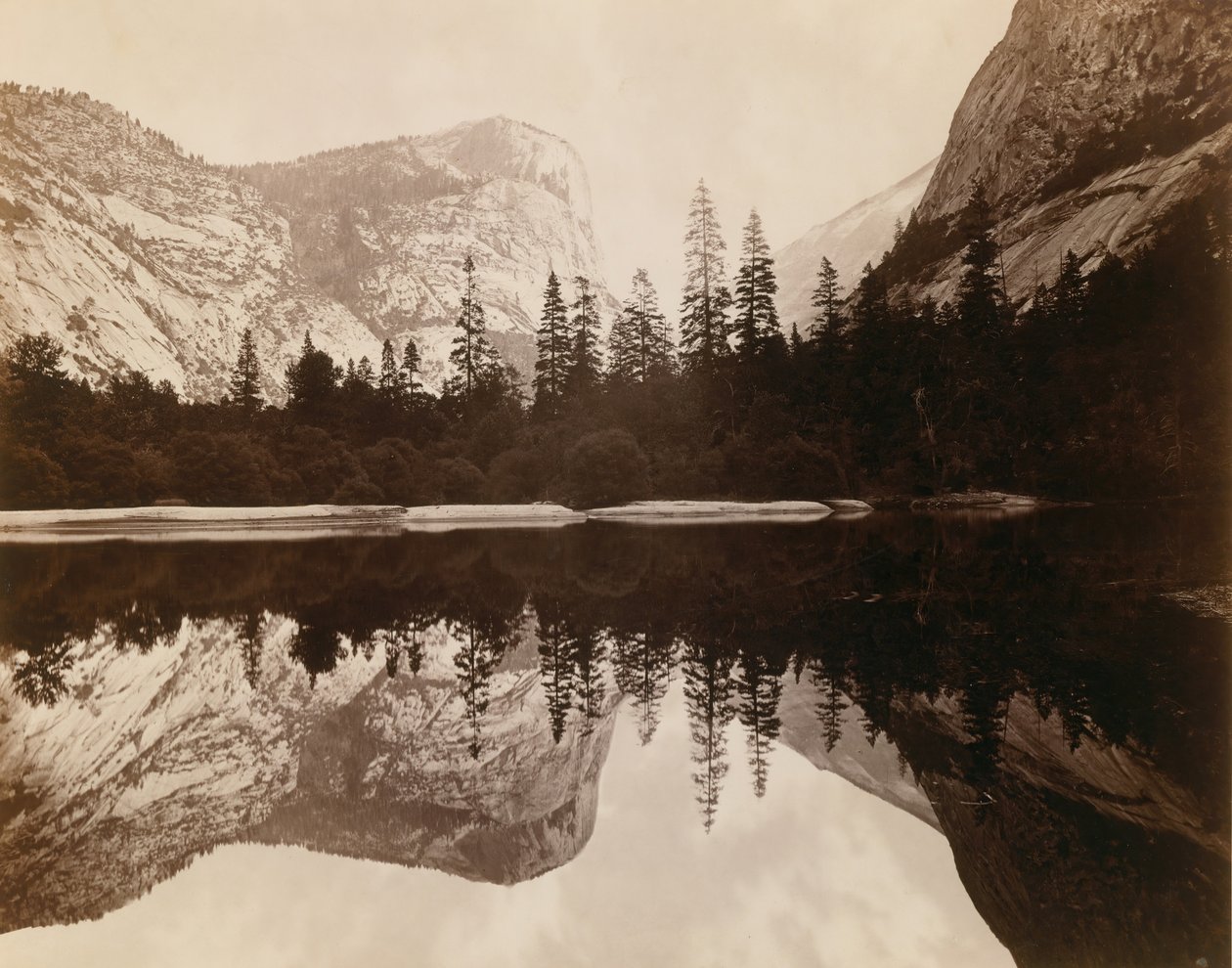 Lago Specchio, Valle dello Yosemite da Eadweard Muybridge