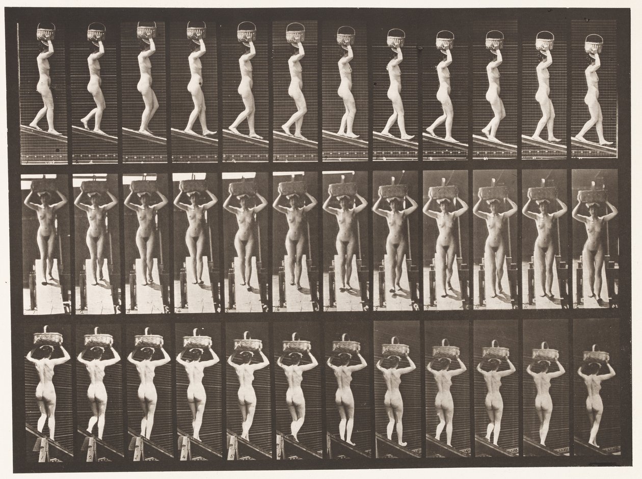 Tavola 124. Scendere una pendenza, cesto di 20 libbre sulla testa, mani alzate da Eadweard Muybridge
