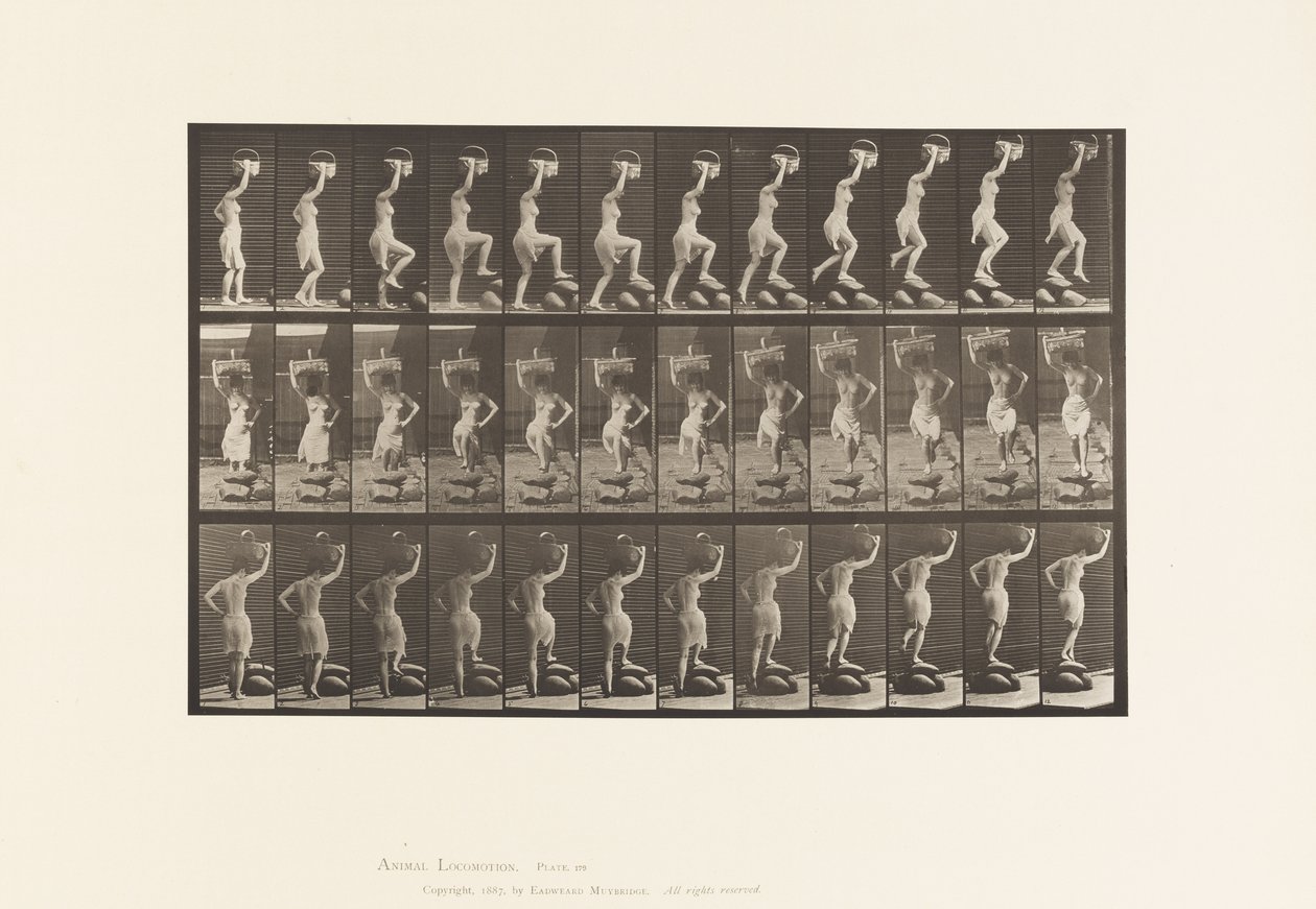 Salire e scendere da una roccia, un cesto sulla testa da Eadweard Muybridge
