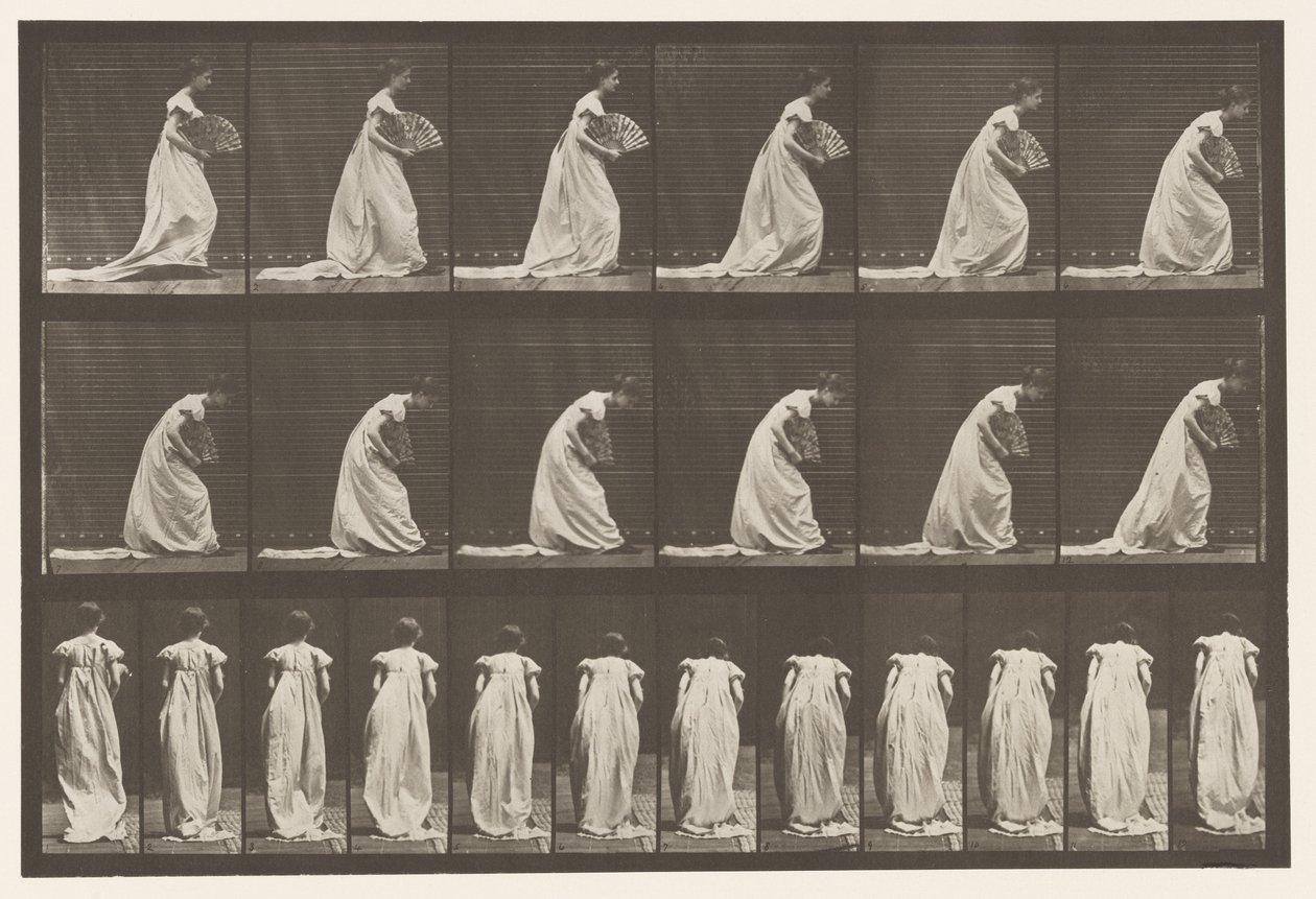 Fare una riverenza, ventaglio nella mano destra da Eadweard Muybridge