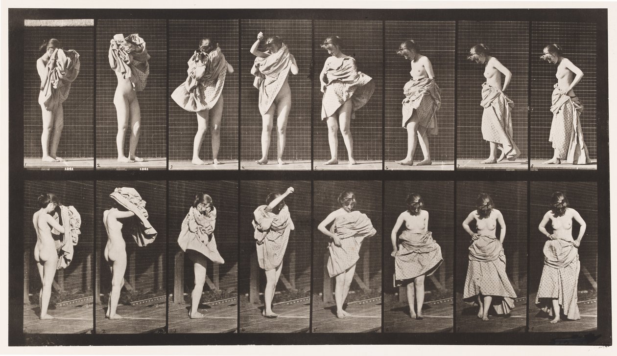 Piatto 425. Toilette, indossando vestito e girandosi da Eadweard Muybridge