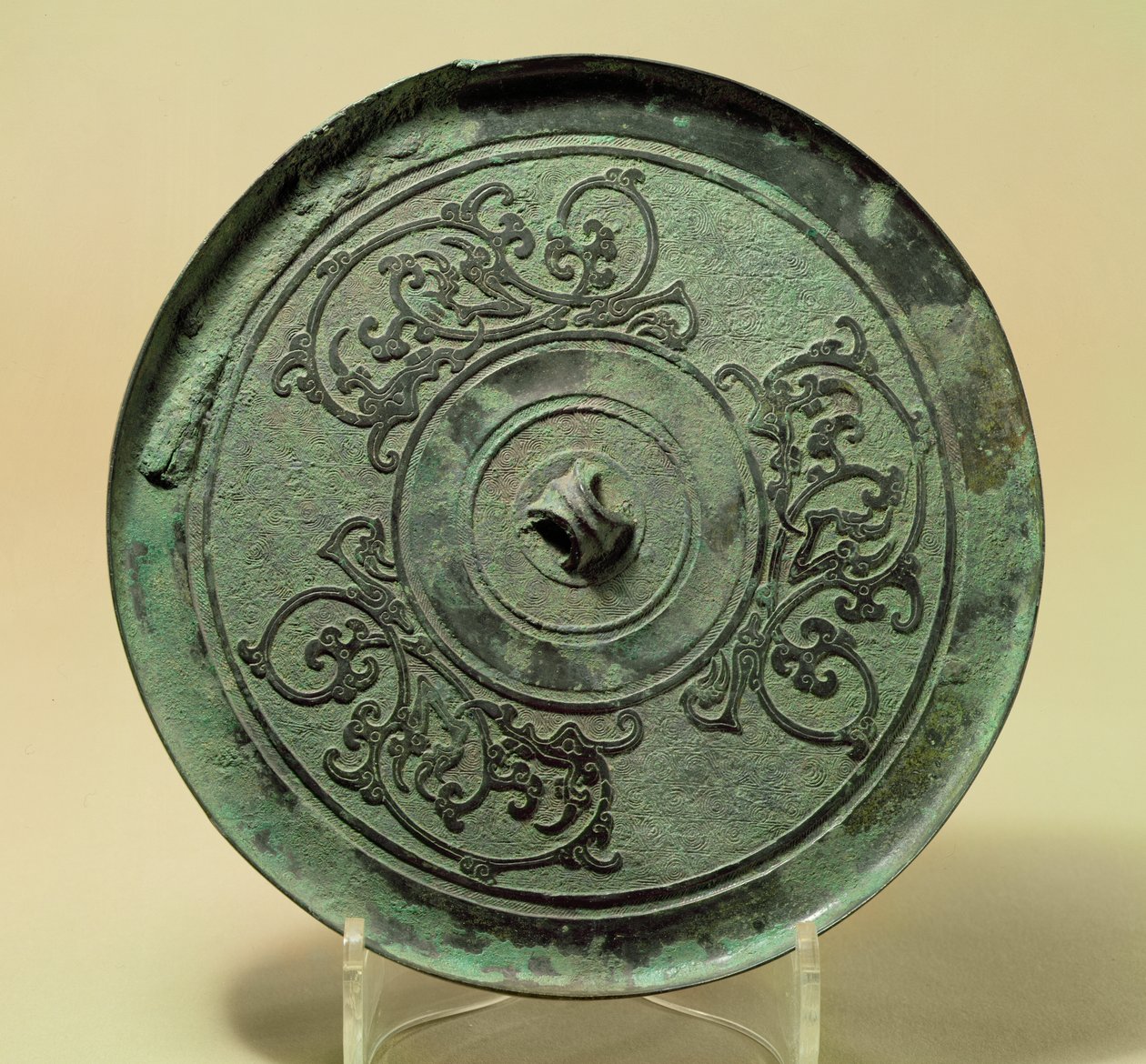 Specchio con draghi intrecciati, Dinastia Zhou Orientale, periodo degli Stati Combattenti, 475-221 a.C. da Eastern Zhou Dynasty Chinese School