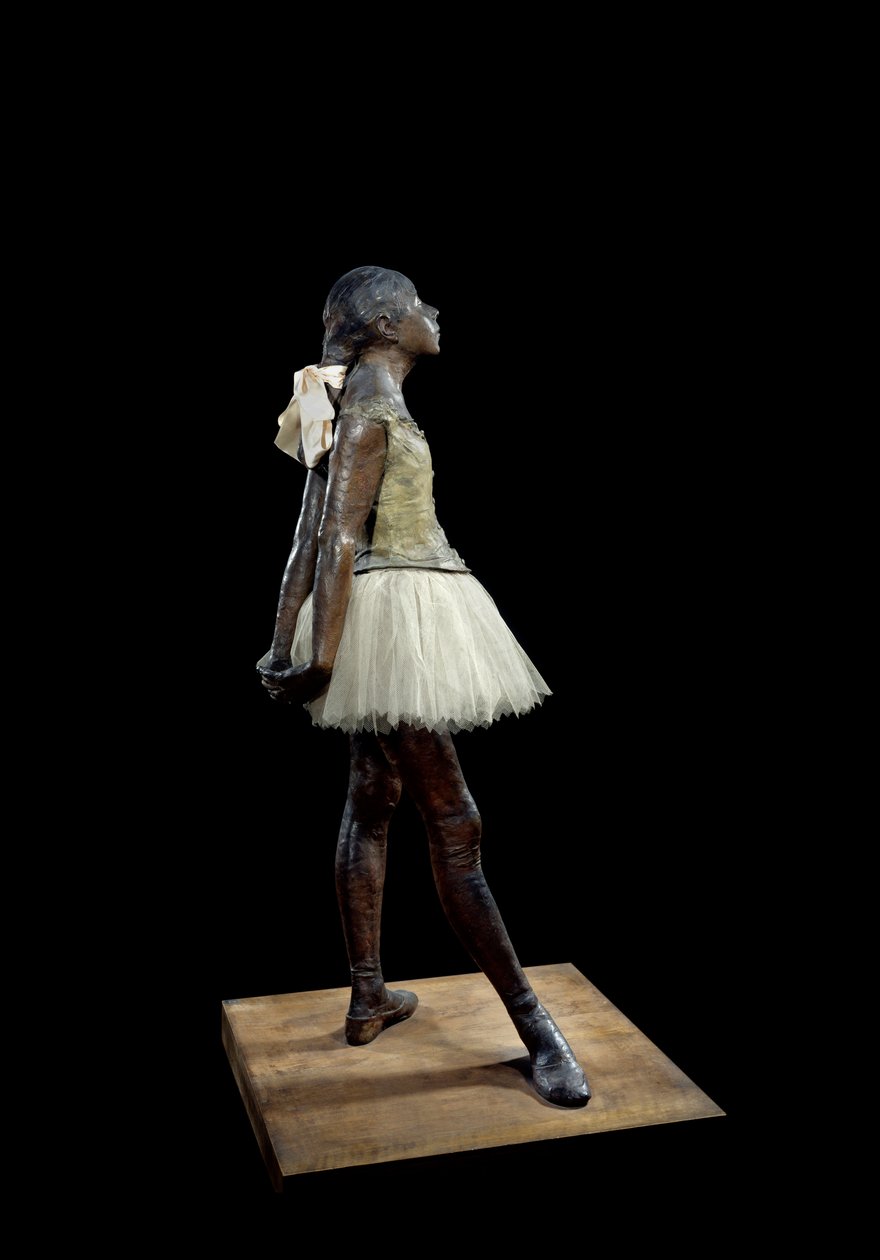 Grande ballerina di 14 anni. Scultura di Edgar Degas in bronzo patinato, tulle e raso rosa su base di legno da Edgar Degas